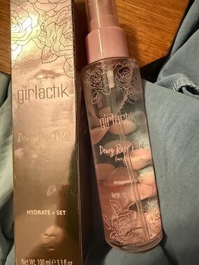 Girlactik Dewy Rose Petal Hydrating Face Mist - Pink